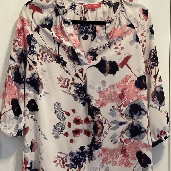 Rose and Thyme Watercolor Floral Blouse Size SMALL - Picture 3 of 7